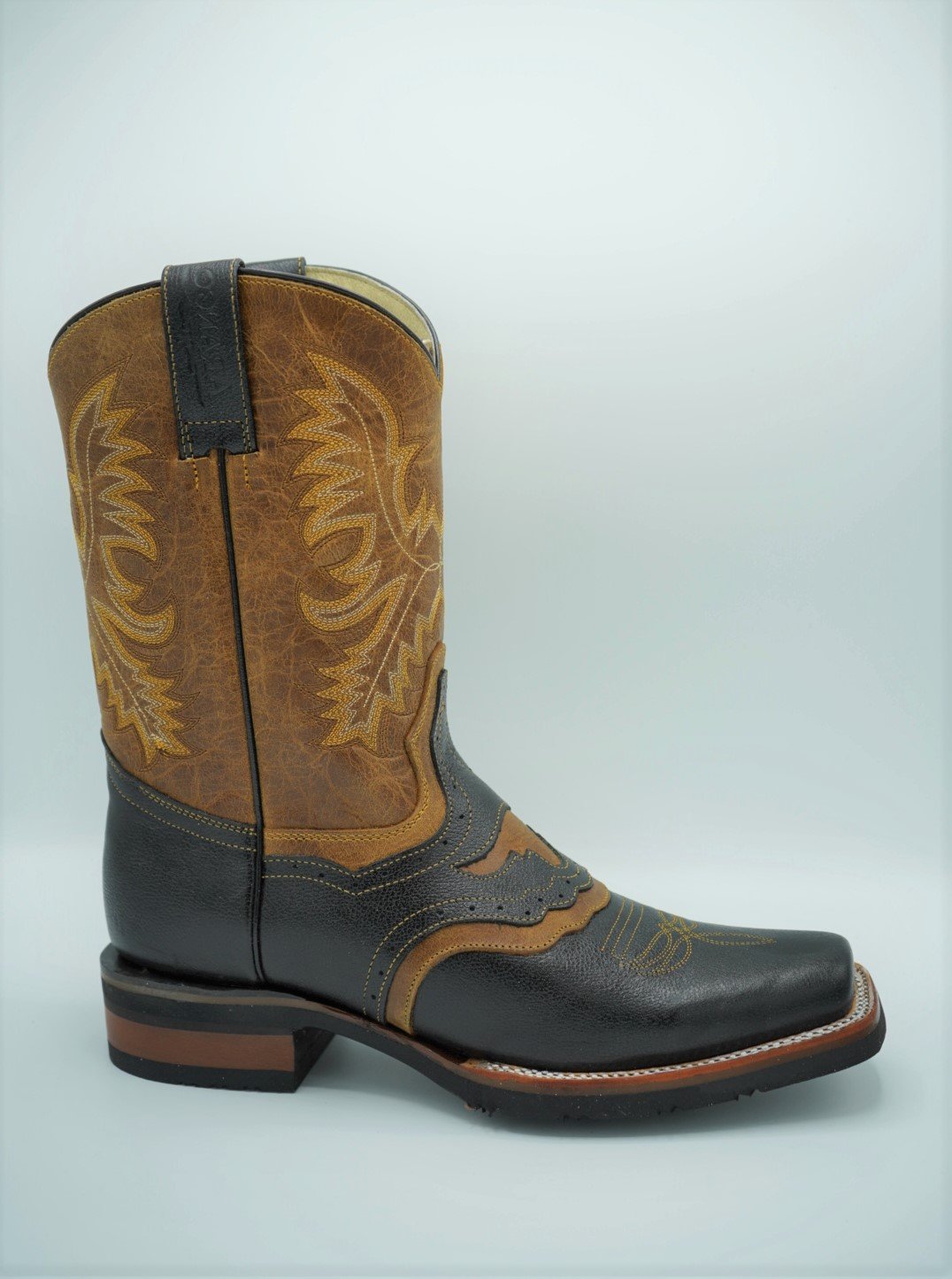 Bull Renegado Square Toe Boot with Rubber Outsole in Black/Tan